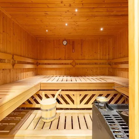 아파트 Spacious With Solarium